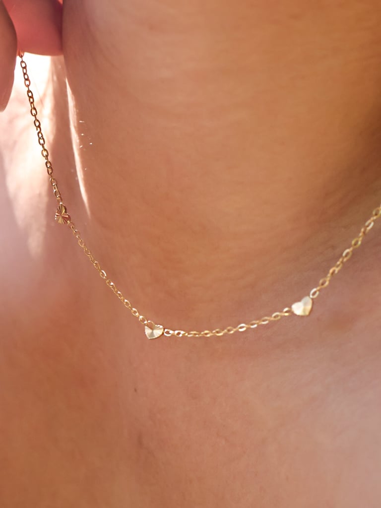 ネックレス♡ 愛と祝福を象徴するプルメリアを繊細にかたどったネックレス。 胸元に