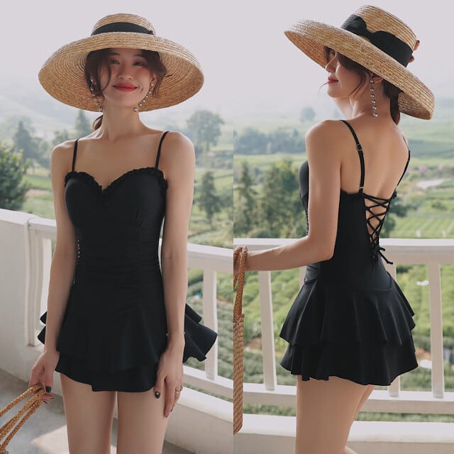 水着 レディース ワンピース フレア 編み上げ 背中見せ フリル ビーチ リゾート スイムウェア こなれ感 お洒落 トレンド 黒 白 ブラック/ホワイト S/M/L/XL