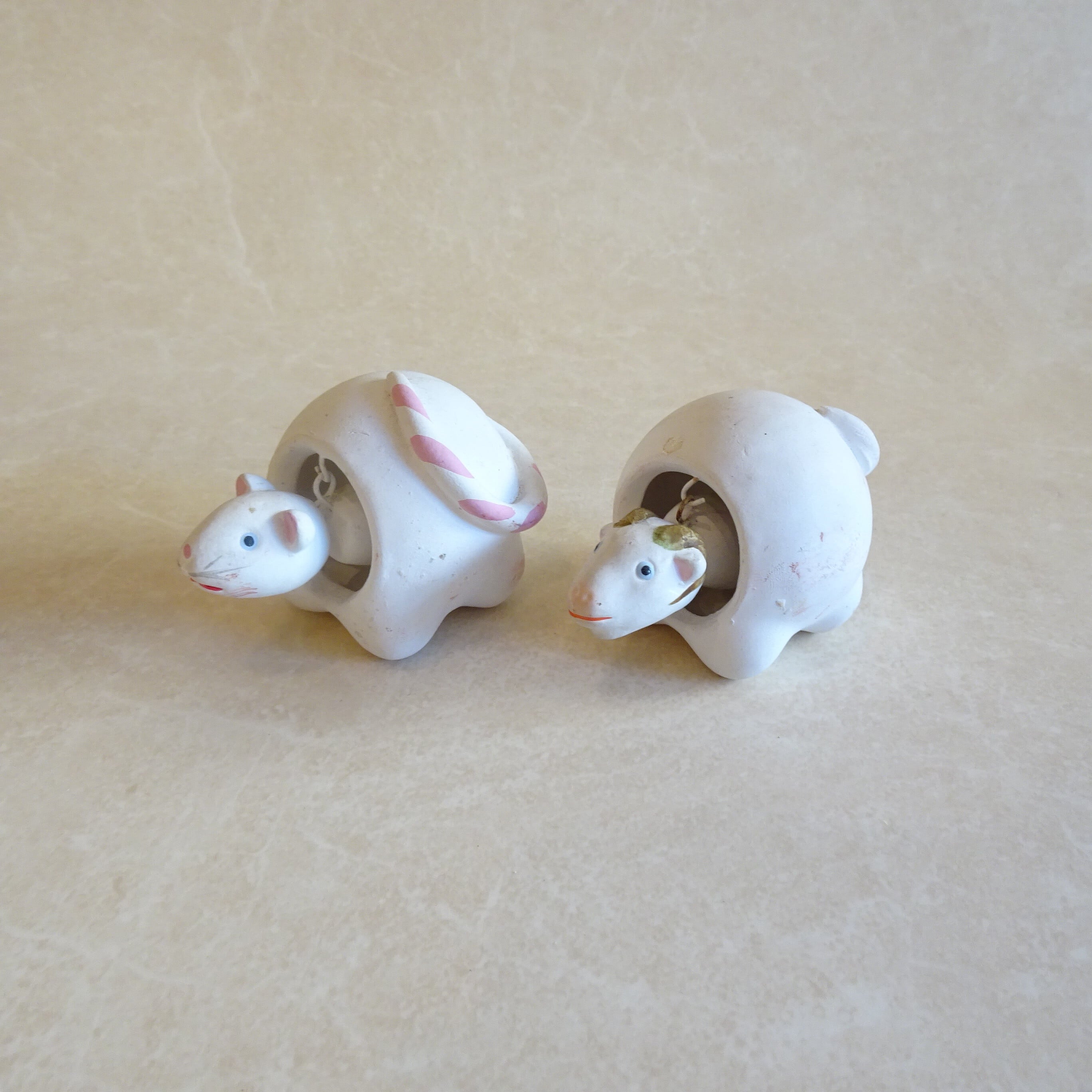 ねずみとひつじの首振り土人形