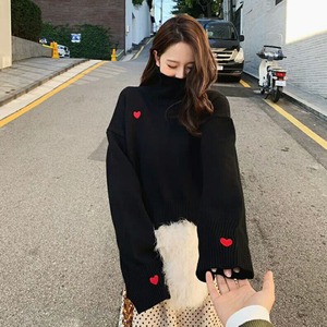 トップス レディース 送料無料 3色 タートルネック セーター スウェット ロゴ プルオーバー リブニット ハイネック 短め ハイゲージ オーバーサイズ ハート ボリュームスリーブ ハイネック 大きいサイズ ゆったり ビックシルエット サイドスリットハイネックニット ハイネックニット リブニット 無地ニット サイドスリットニット ゆったりニット ミディアムニット ニット カジュアル 無地 シンプル 休日 デート ランチ ママ友 20代 30代 秋 冬 あったか 韓国 韓国ファッション オルチャン