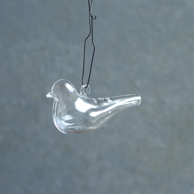 涼しげで透明感のある、ガラスの鳥