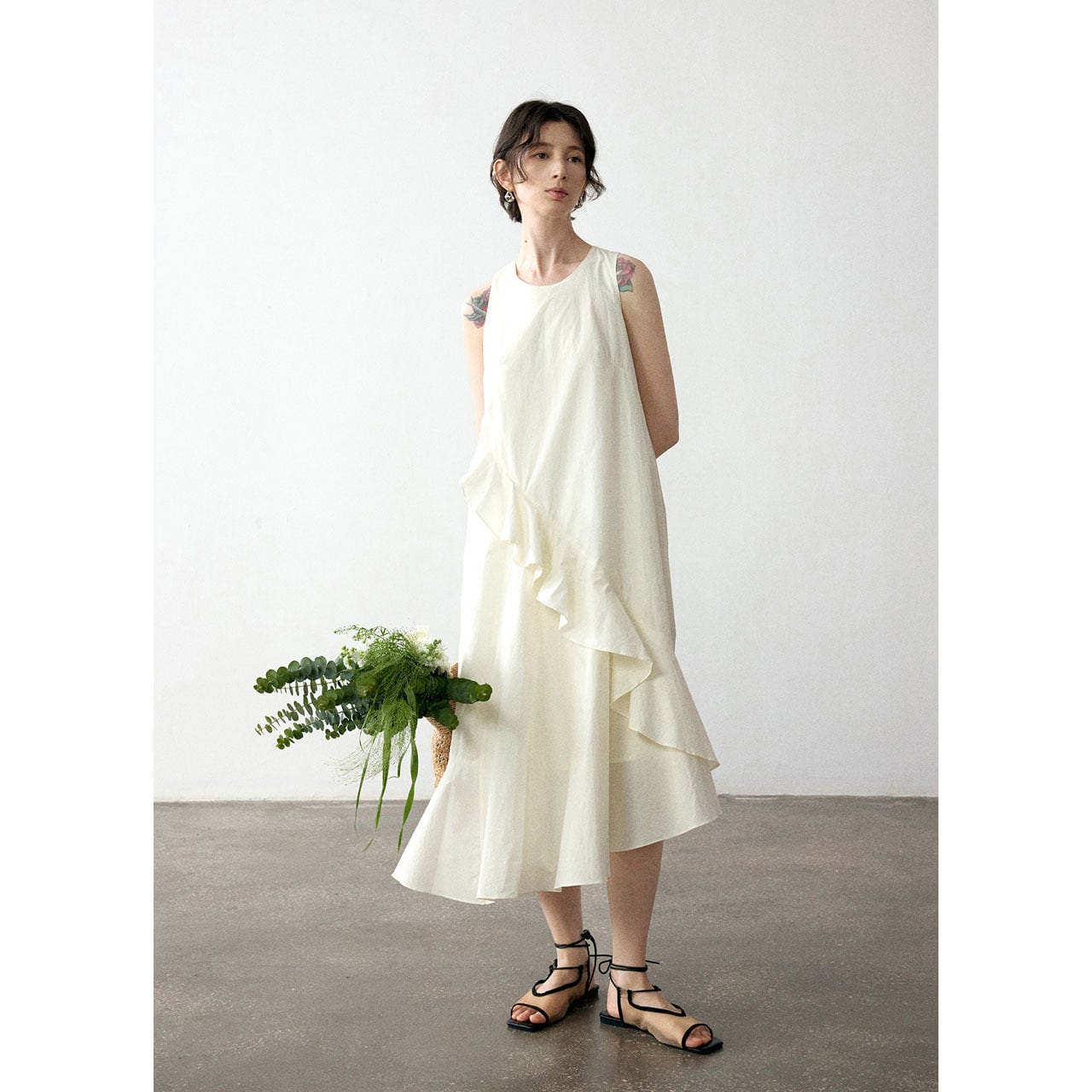 uni's room■3color アシンメトリーノットワンピース OP-SS24-18 No-sleeve Asymmetry Frill Onepiece | SSISIL 公式オンラインストア
