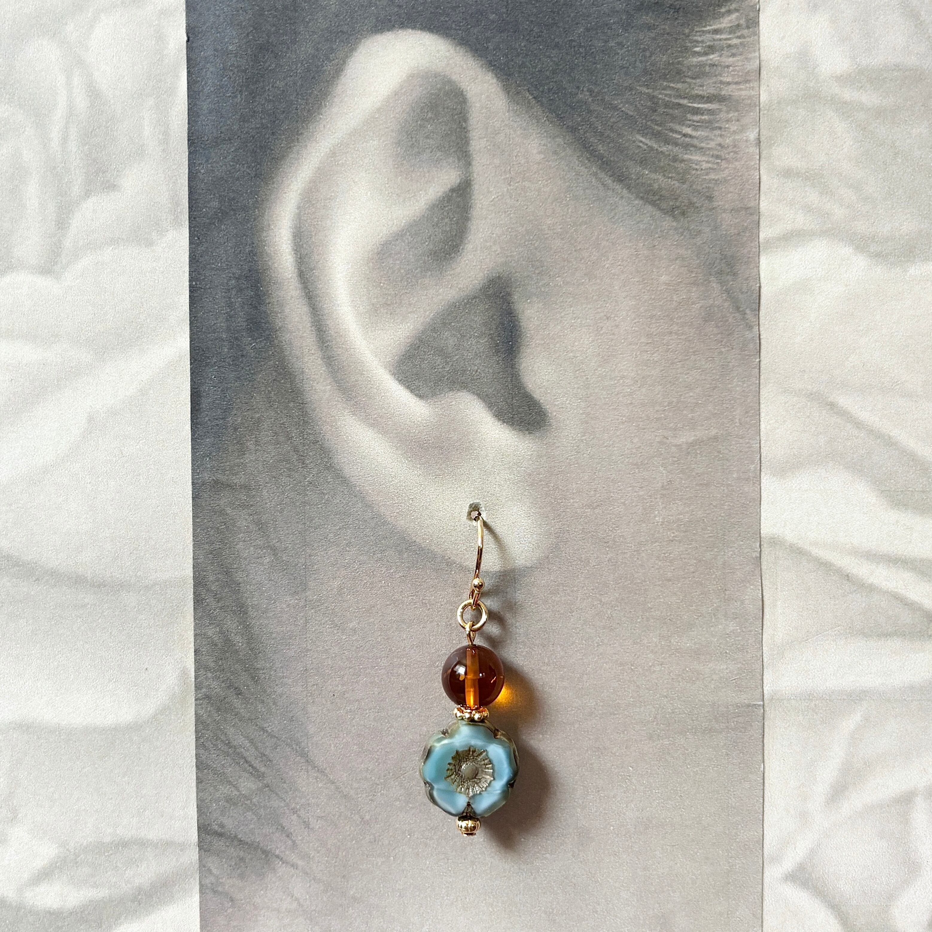 チェコお花のビーズと琥珀のピアスE339 | 虹factory