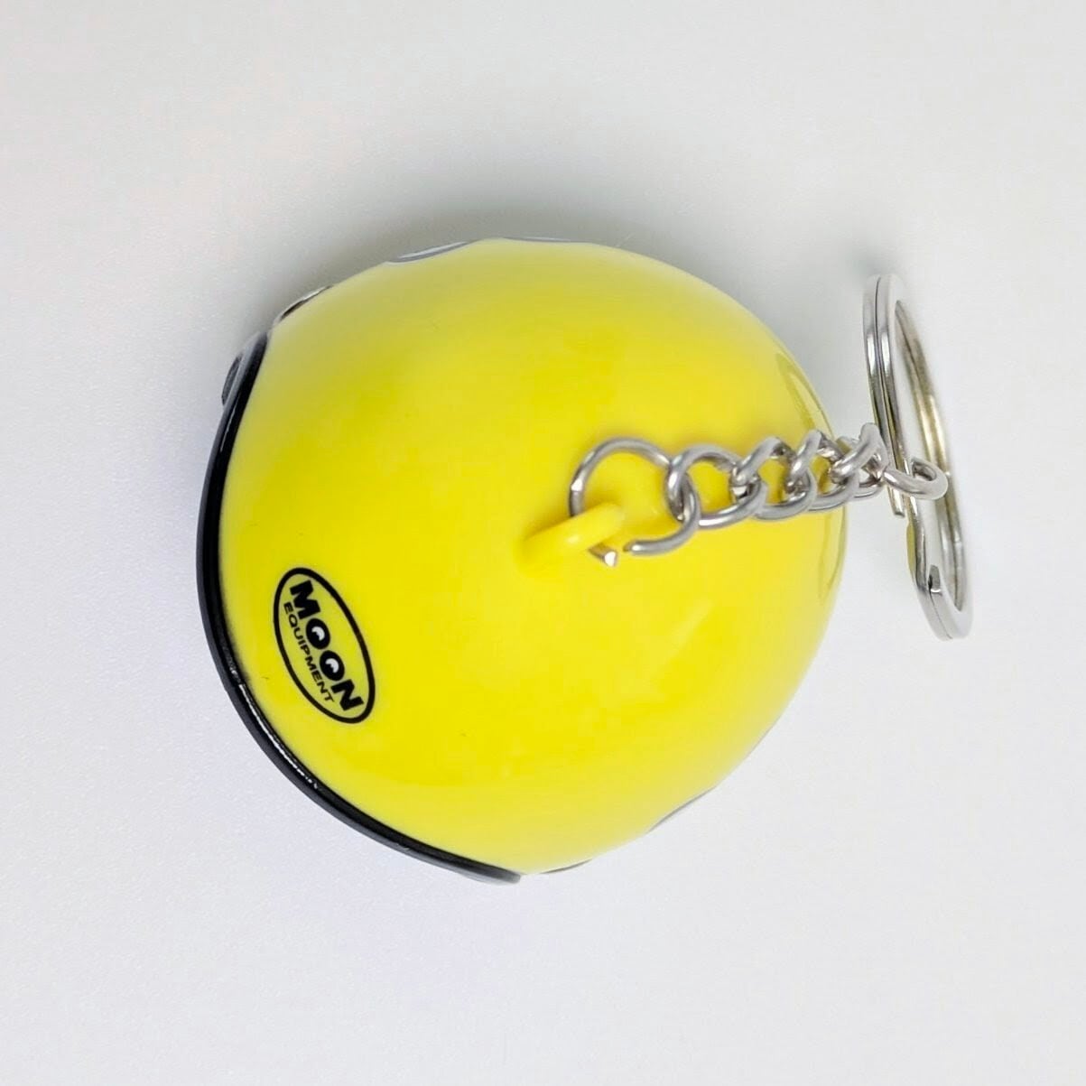 【 MOONEYES 】 MOON ヘルメットキーホルダー / バイクヘルメット / ホットロッド〚アメリカン雑貨 アメトイ〛