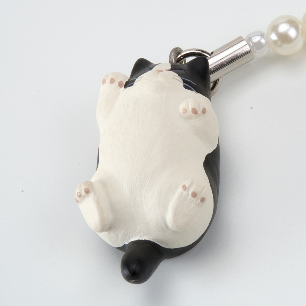 ペットラバーズ 猫どん でぶ猫 黒白 ビーズ ストラップ N-2304