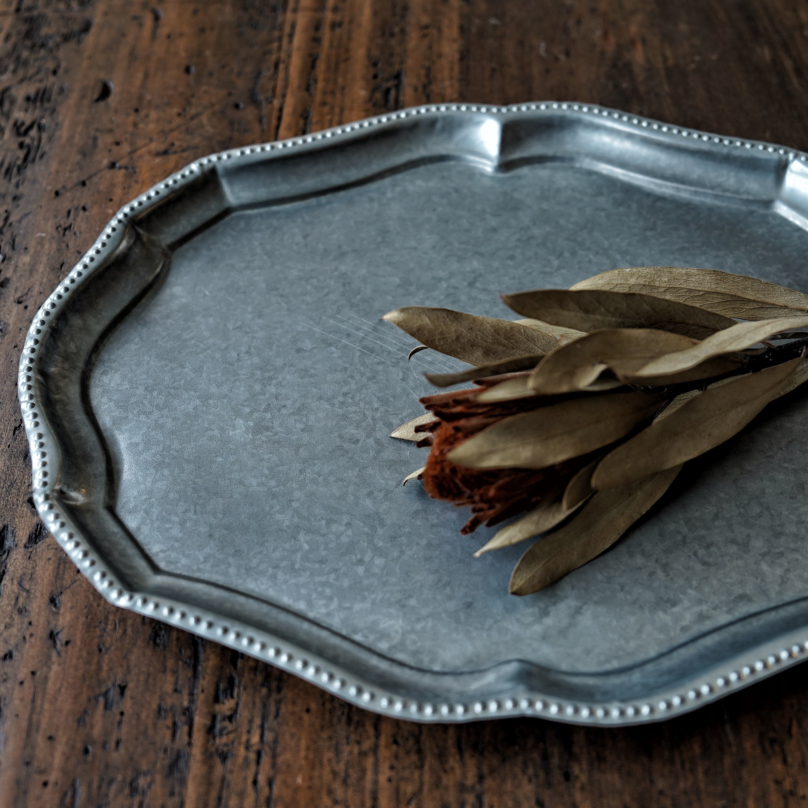 ブリキのクラシックトレイ