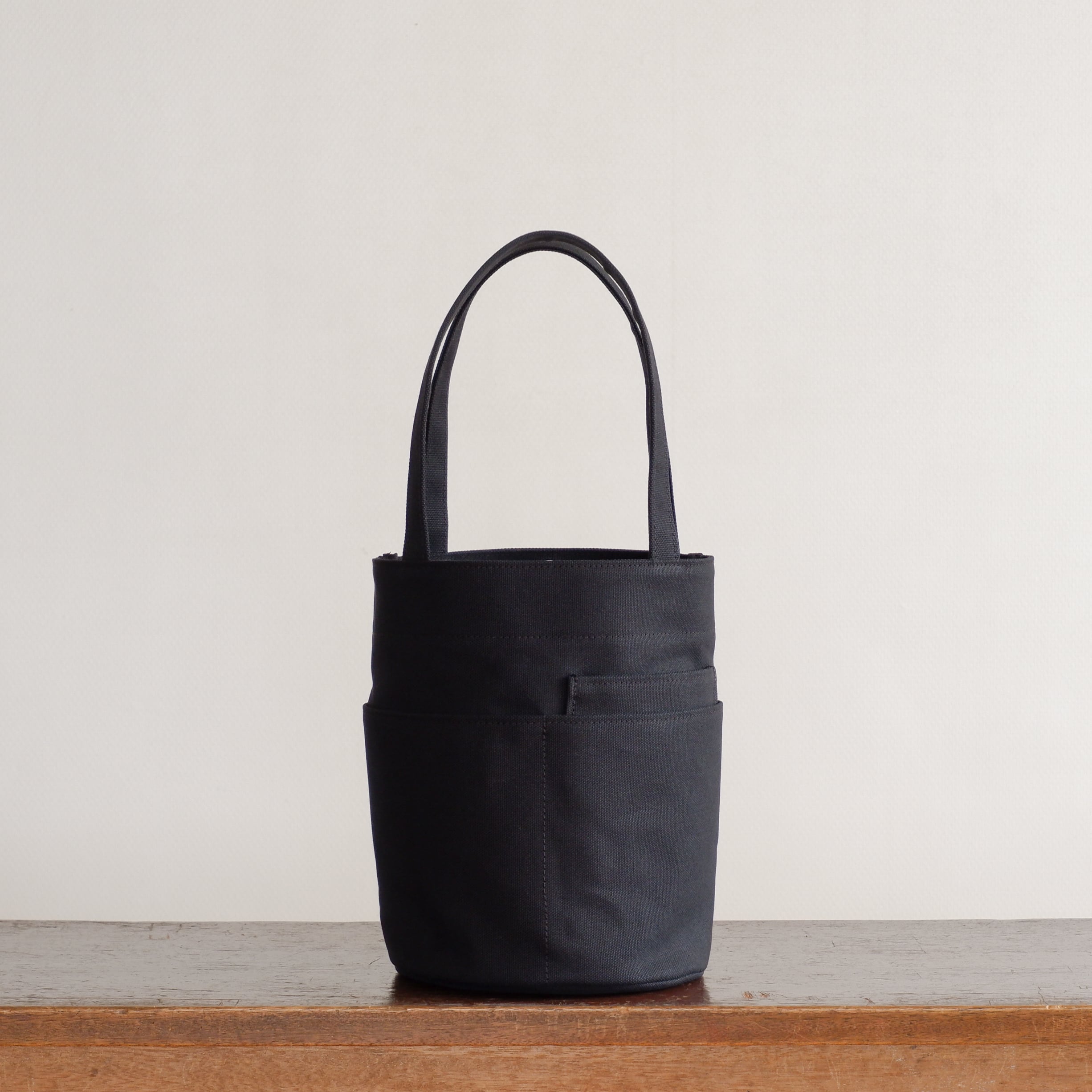 ダブルポケット丸底トート 黒 / 8号帆布 | aoya bags | シンプルで少し