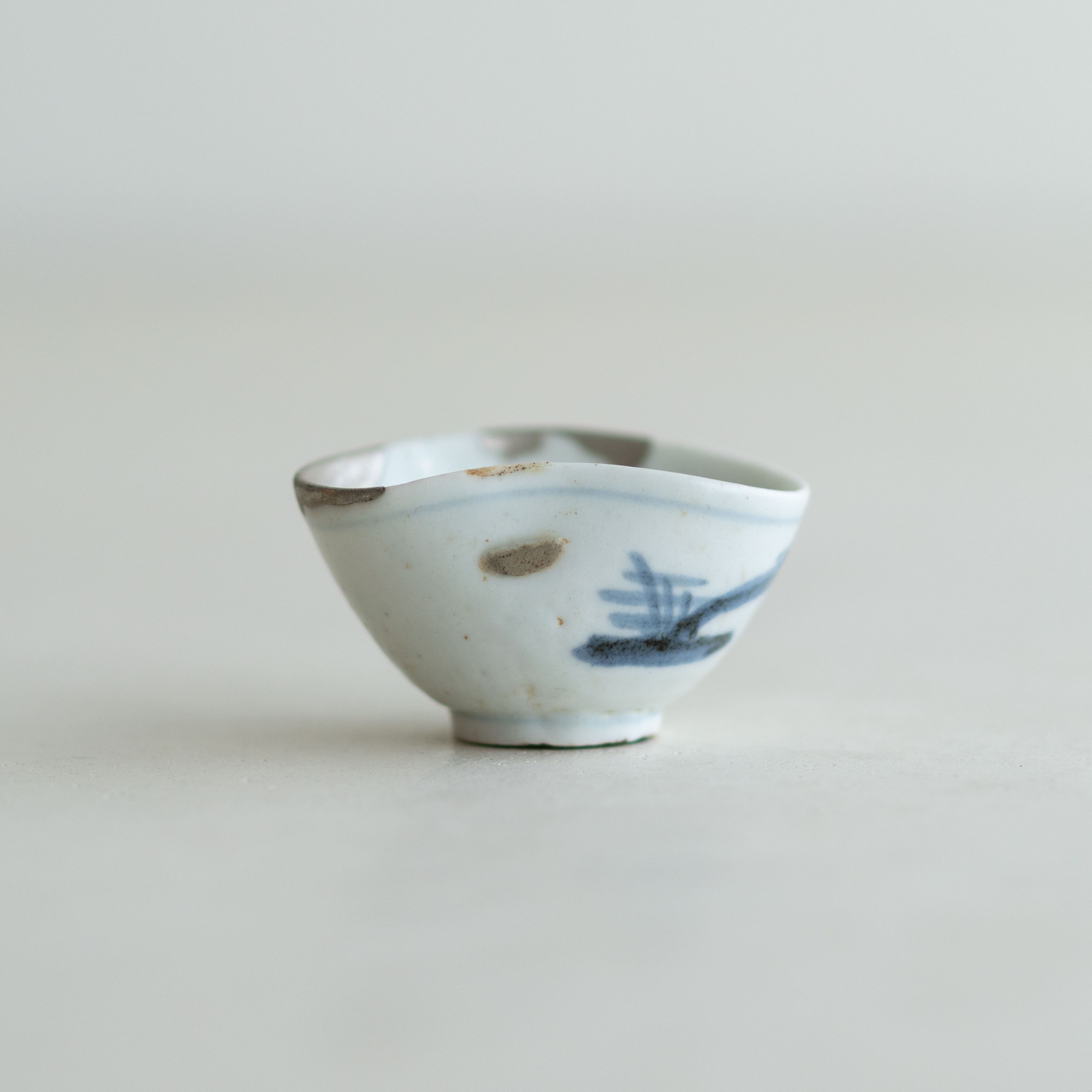 佐久間年春：初期伊万里 山水文沓盃（銀繕い） | filament store