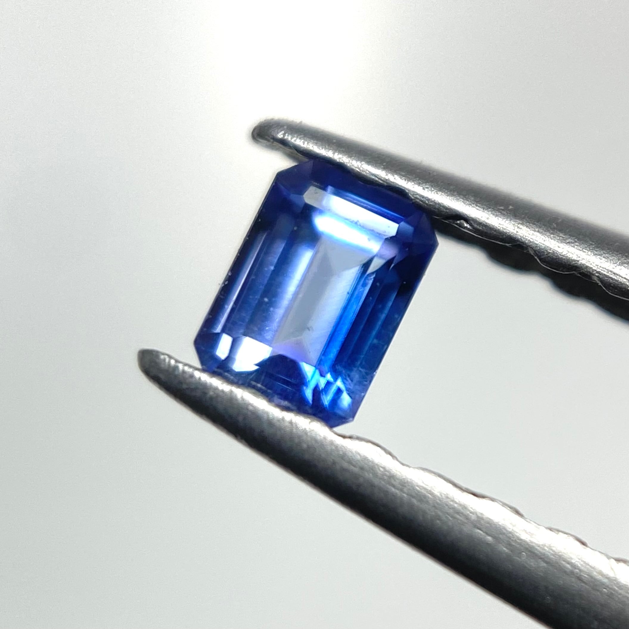 美色　ベニトアイト