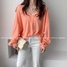 大人 レトロ カジュアル 長袖 ロングTシャツ ビッグシルエット レディース トップス Vネック シャツ ミディアム丈 袖コンシャス 萌え袖 白 ホワイト オレンジ ピンク 青 ブルー シアン リネン 無地 ゆるカジ ゆったり ガーリー エレガント セクシー Cute シンプル おしゃれ 男ウケ デート服 モテ 韓国ファッション 通販 2020 春 夏 秋