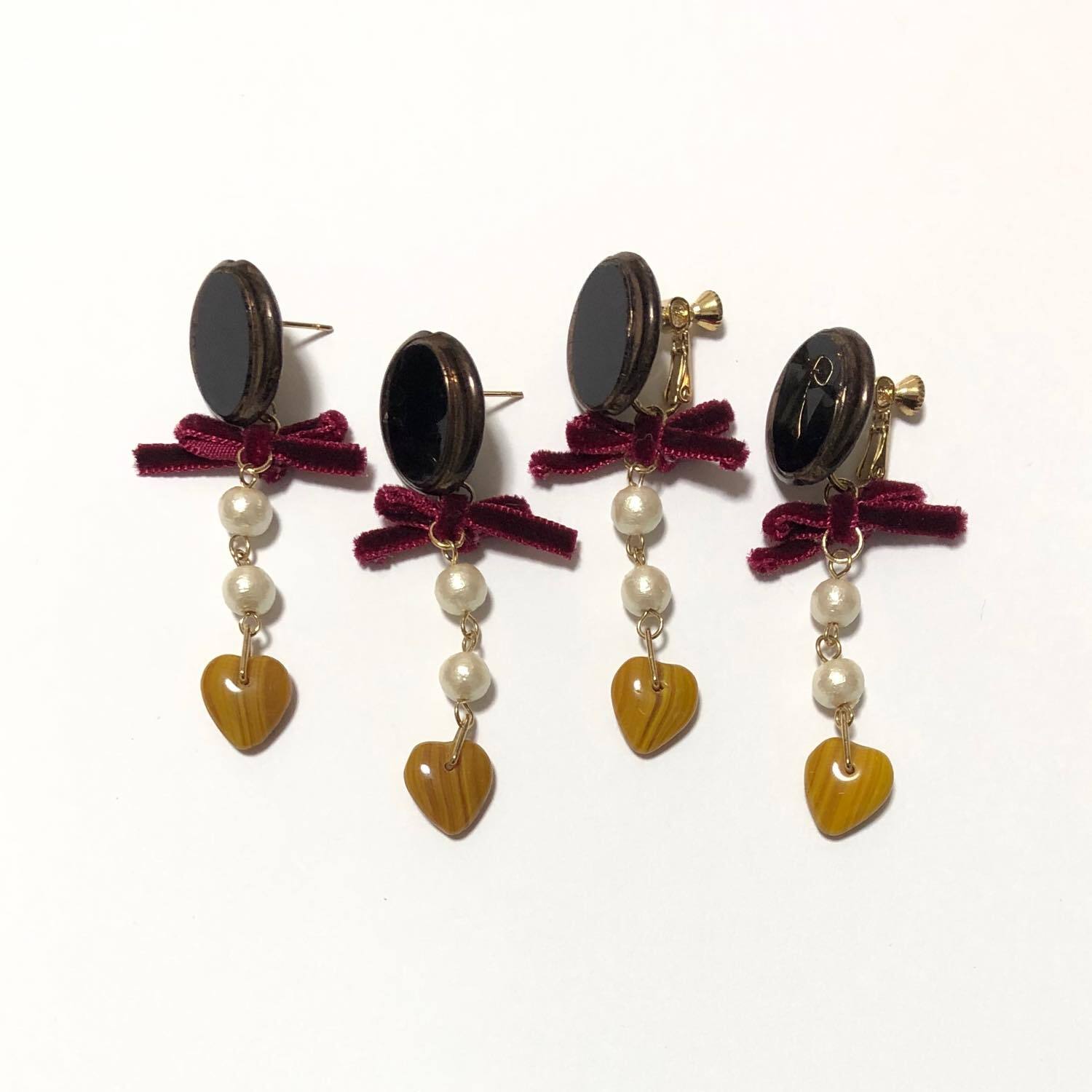 チェコビーズとベロアリボン〈ピアス/イヤリング〉