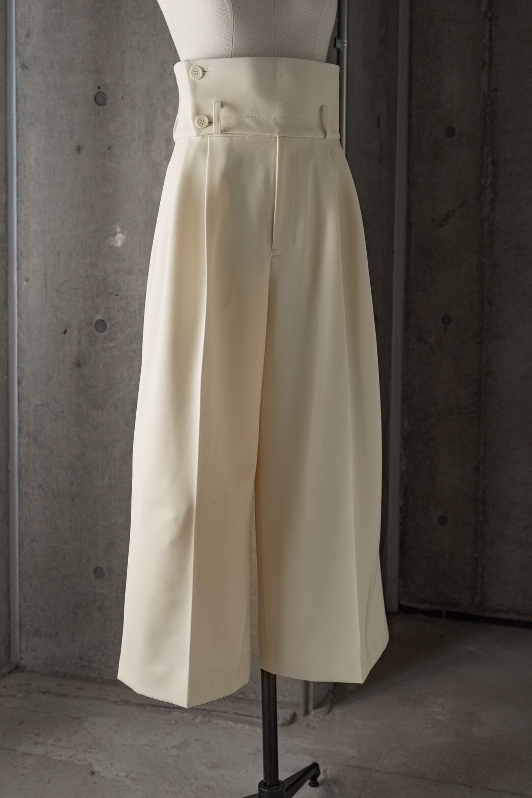CUMMERBUND PANTS(CREAM) ご注文から一週間前後で発送 | roughlow