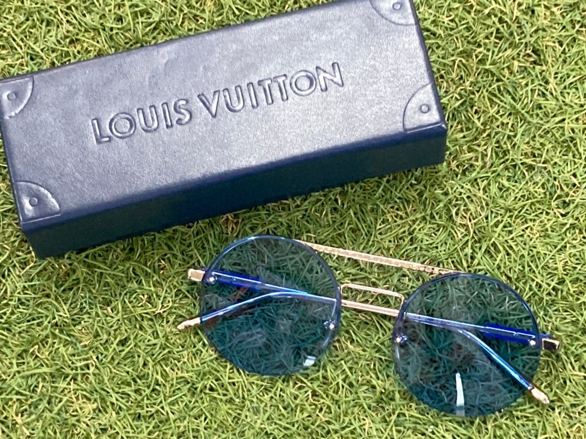 Louis Vuitton Gingko Sunglasses –