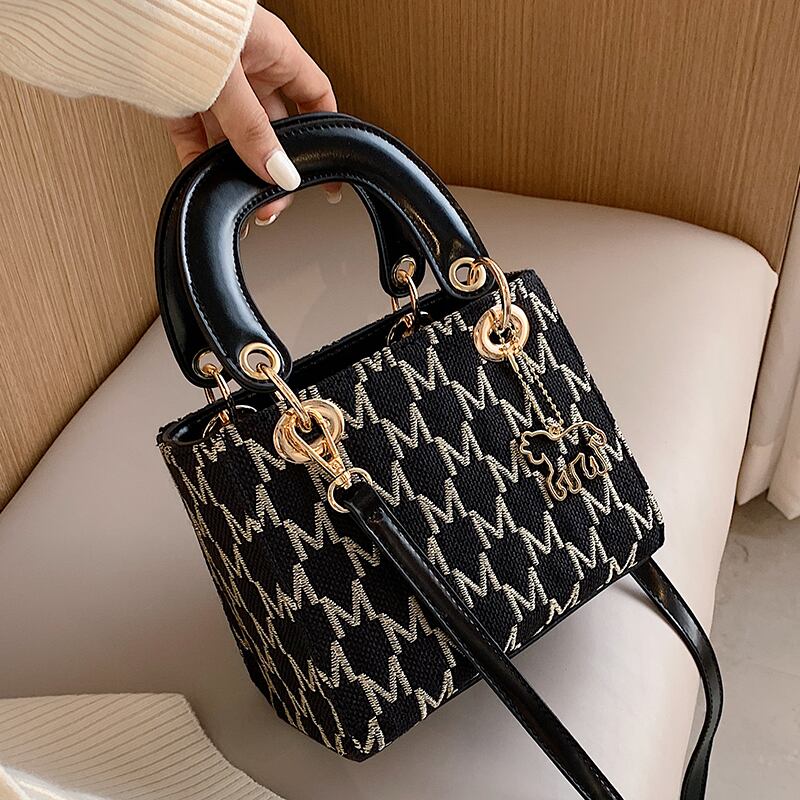 シングルレッド メッセンジャーバッグ Tiancai_Wing_Bag67818848692