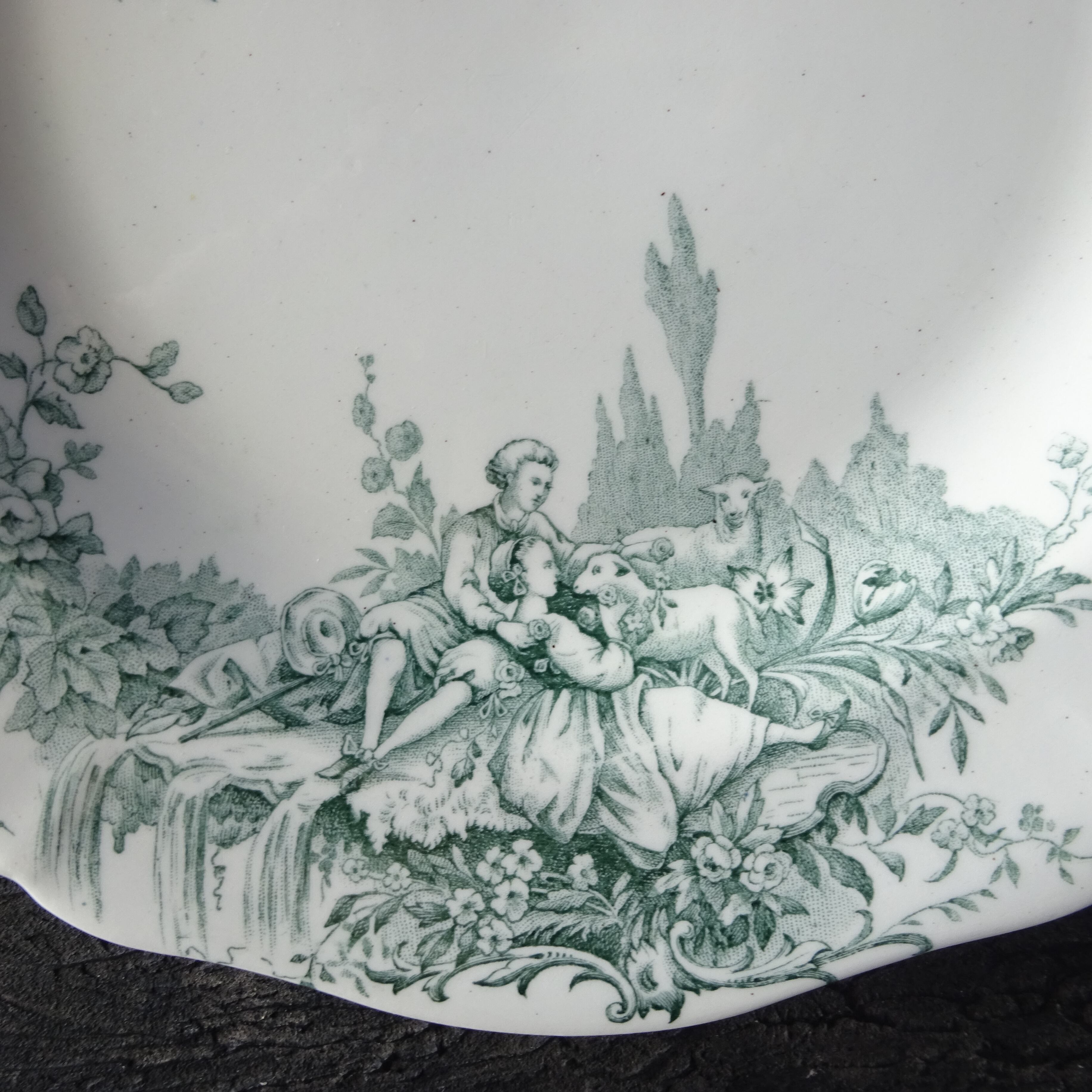 ☆TERRE de FER PORCELAINE OPAQUE DE GIEN modèle 《IDYLLE》 assiette demi creuse (B)