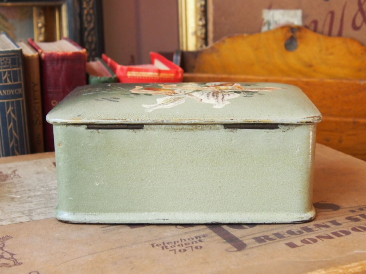 フランス　アンティークboxカギ付き　ベルベット/内側シルク貼り フランス アンティークboxカギ付き ベルベット/内側シルク貼り