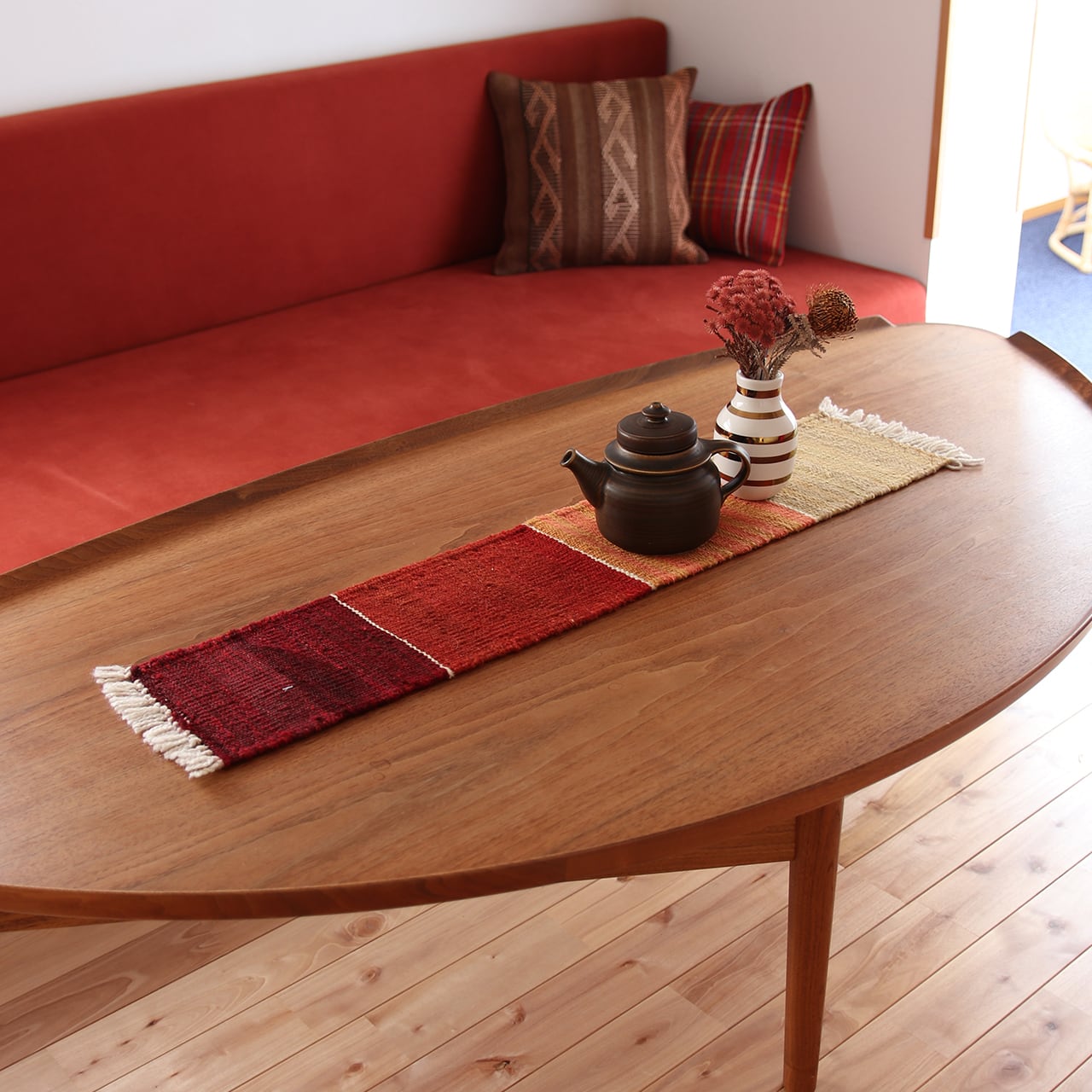 【即納可】ロゴバキリム|赤のグラデーション・卓上を彩る小さなアート No.22562/87cm×19cm