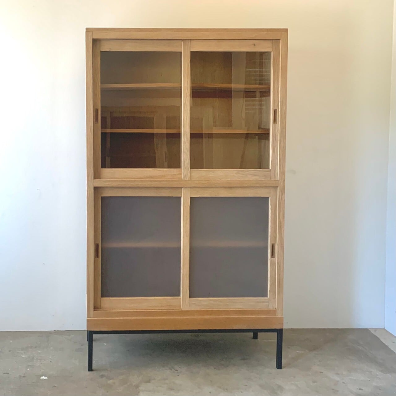 鉄脚の食器棚　キャビネット　古家具　0441