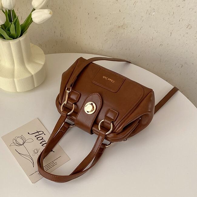 バッグ レディース ショルダーバッグ 肩がけバッグ ミニバッグ デイバッグ 機能性 PU かわいい シンプル カジュアル 上品 おしゃれ かっこいい 大人女子 こなれ感 ラフ キュート ガーリー クール セクシー エレガント 送料無料 抜け感 ユニセックス オフィス ビジネス OL 学生 お出かけ 送料無料 女子会 休日 スポーツ 運動 ジム ヨガ アウトドア イベント 旅行 お買い物 デイリー 普段使い 韓国 ファッション コーデ スタイル モテ 定番 トレンド インスタ かっちり がま口型 がまぐち