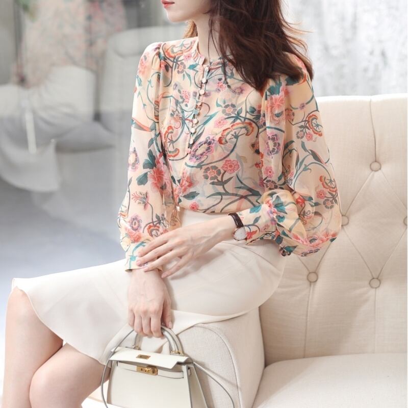 トップス レディース ブラウス シャツ 長袖 花柄 フラワー 花柄シャツ シフォン かわいい 大人可愛い きれいめ オシャレ シフォンブラウス パフスリーブ 長袖トップス 大人 通勤 OL ゆったりシャツ カジュアル 上品 おしゃれ エレガント お洒落 かっこいい フェミニン 送料無料 20代 30代 40代 50代 オフィス ビジネス 通勤 デート お出かけ 女子会 休日 着回し 普段使い ファッション コーデ スタイル モテ 体型カバー トレンド 流行 インスタ映え S M L XL 2XL とろみ感