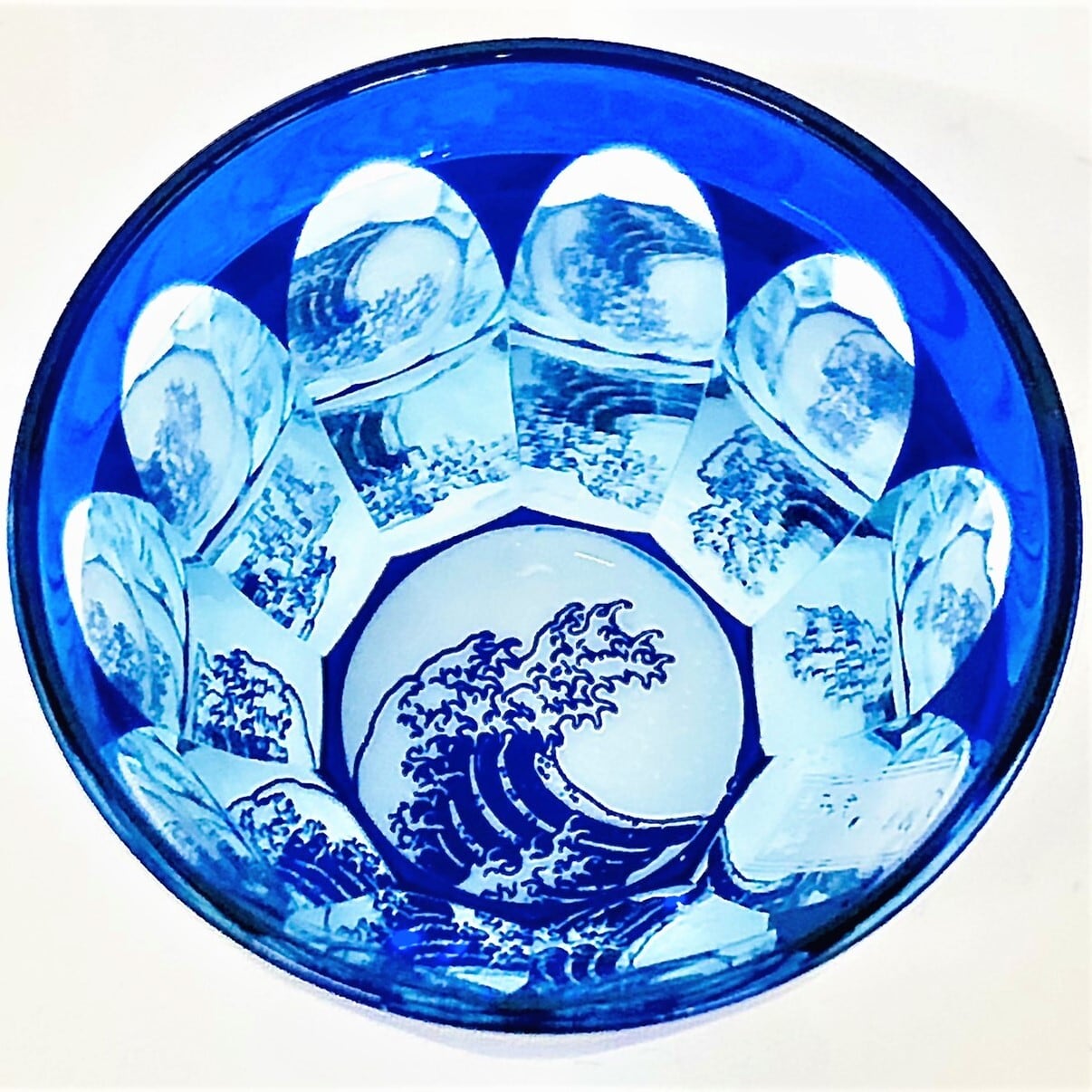 切子 ぐい呑 瑠璃 北斎・浪裏(瑠璃×ライトブルー)ぐい呑 | 椎名切子(GLASS-LAB