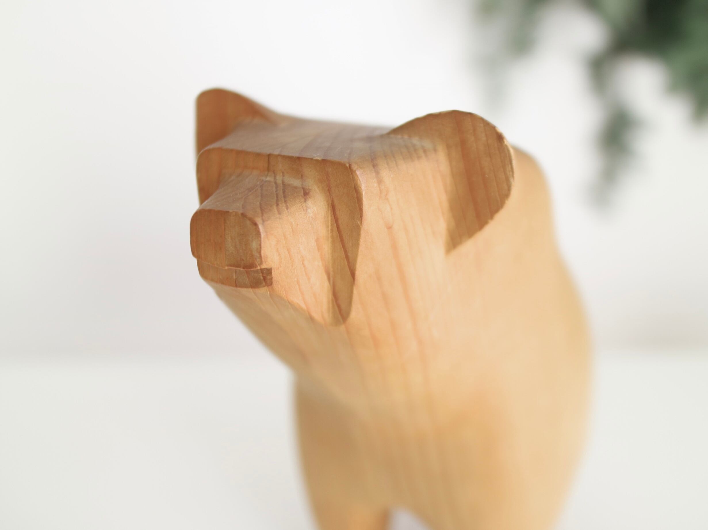 スウェーデンで見つけた木彫りのクマオブジェ No.5668 | Taloni 〜北欧