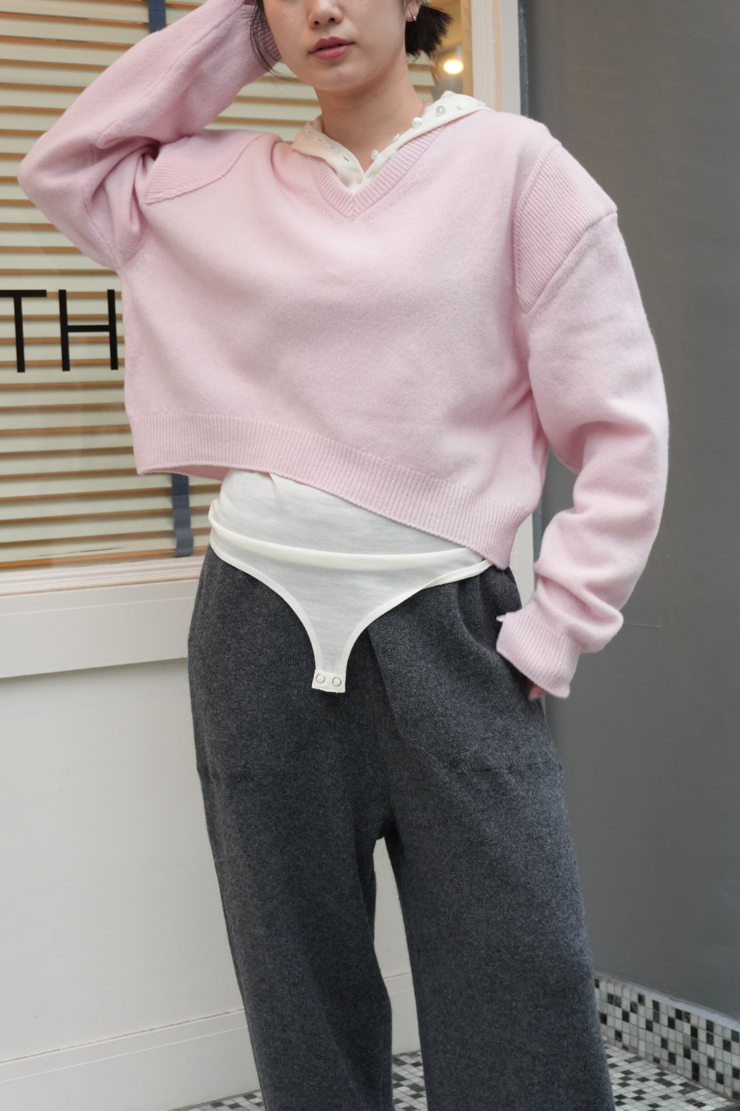【 KAYLE 】 PATCH PANEL V NECK KNIT(PINK)