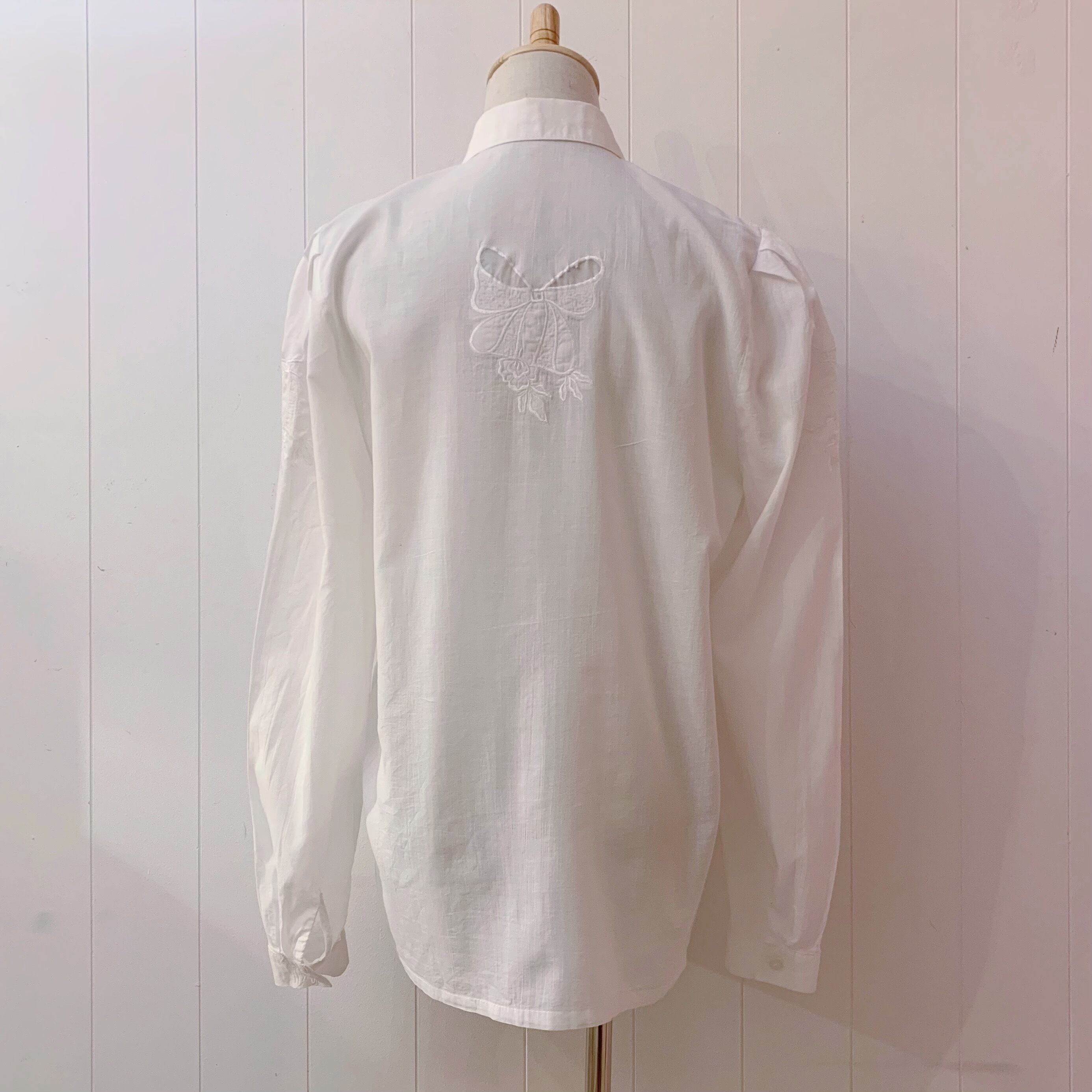 white ribbon flower embroidery blouse