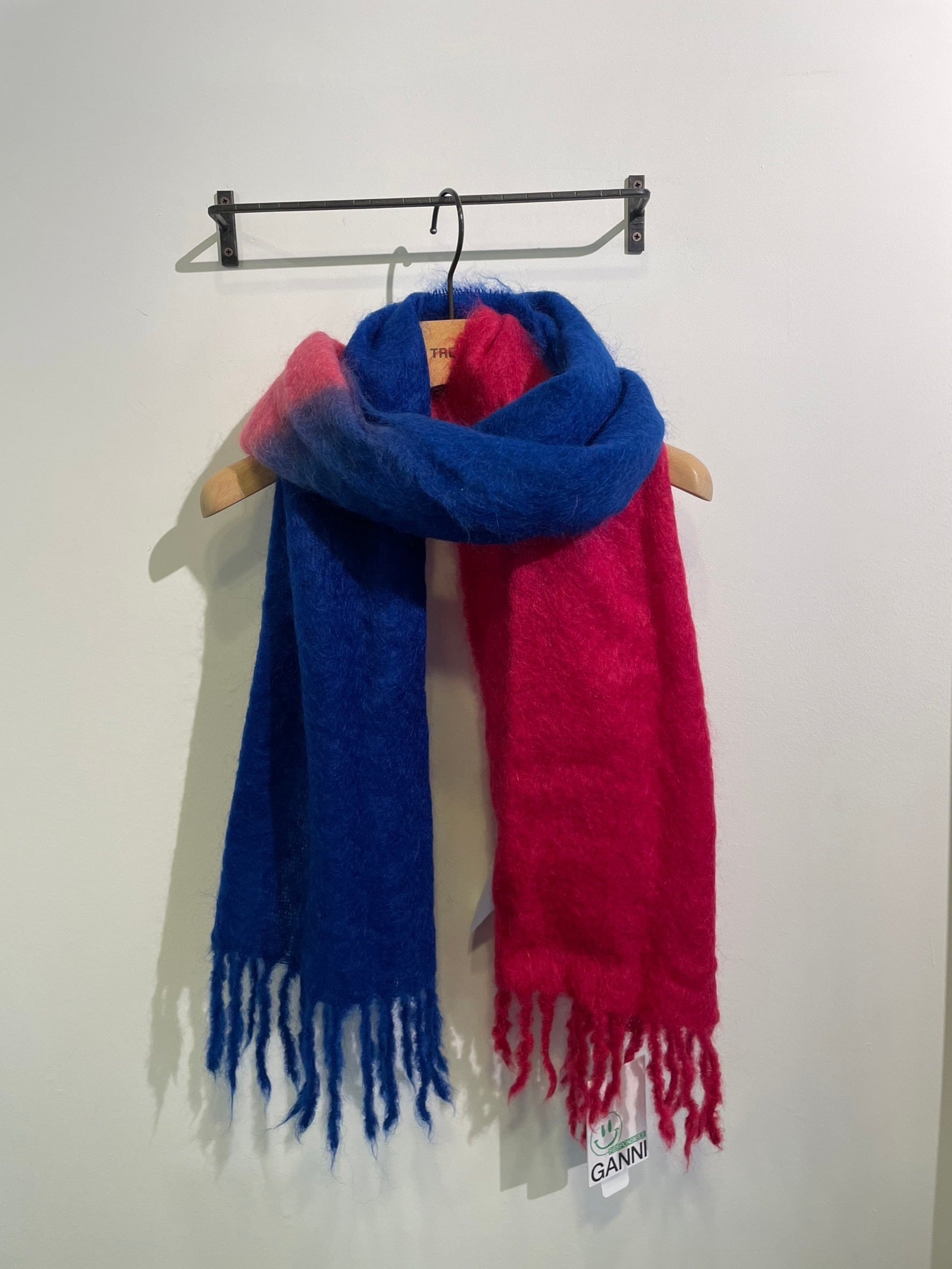 22AW】GANNI ガニー / Mohair Gradient Fringed Scarf | TRENT