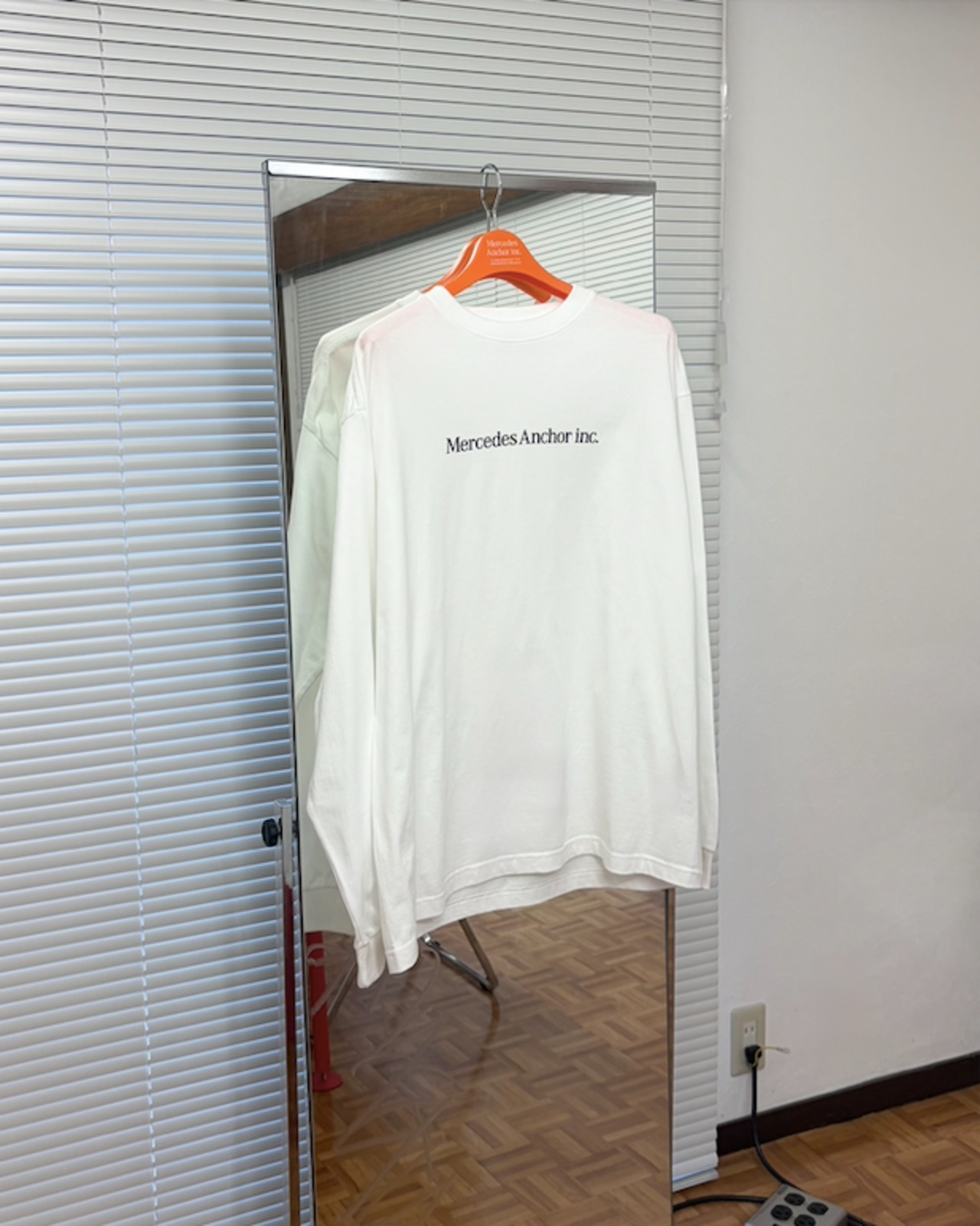 【ANCHOR INC.】FLOCKED LOGO L/S TEE
