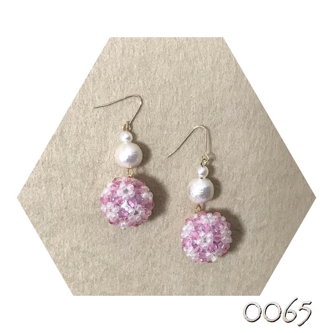 0065:スワロフスキー ピンクビーズボールとコットンパールの3連ピアス