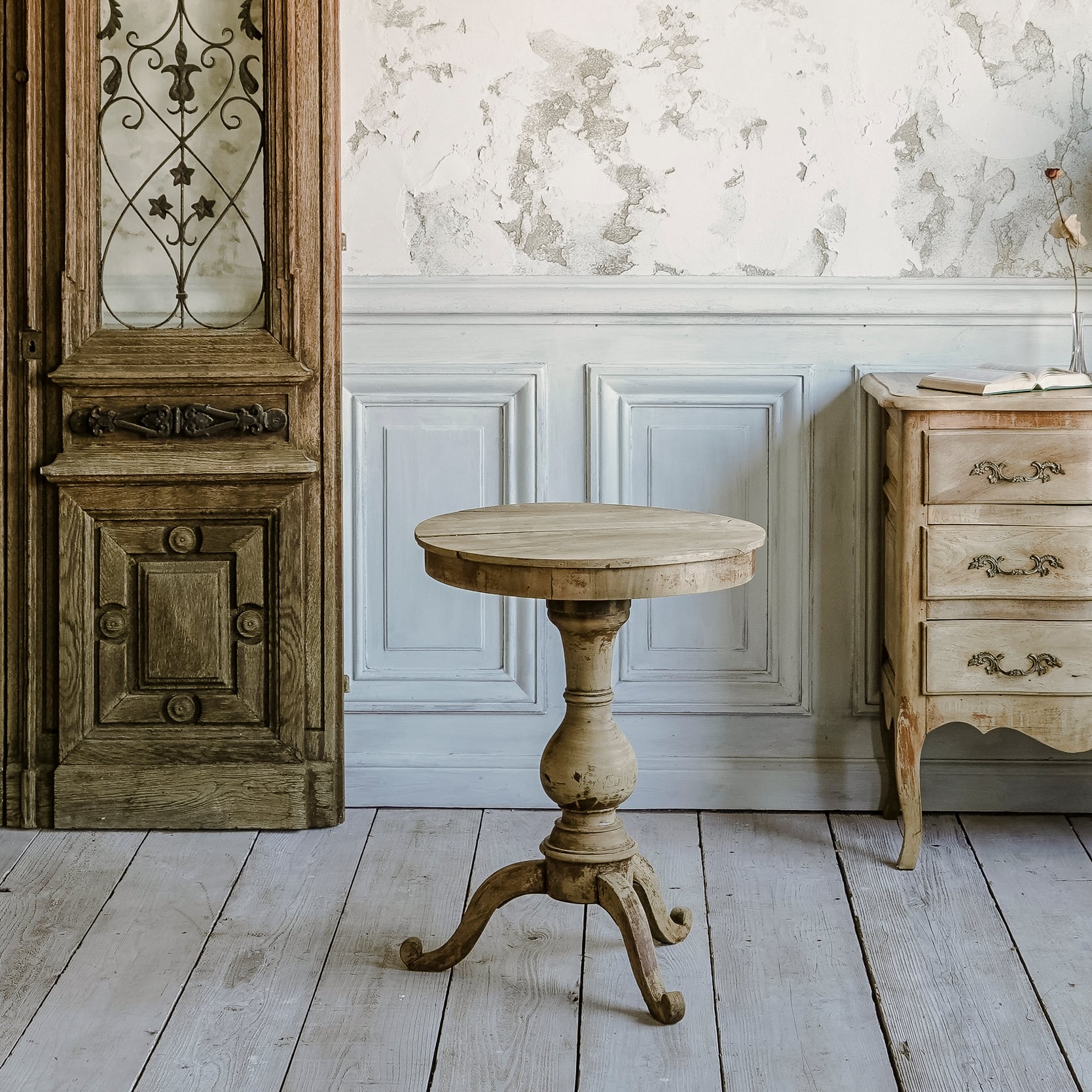 テーブル/サイドテーブル/剥離/ディスプレイ/空間装飾/デスク/猫脚/カブリオールレッグ