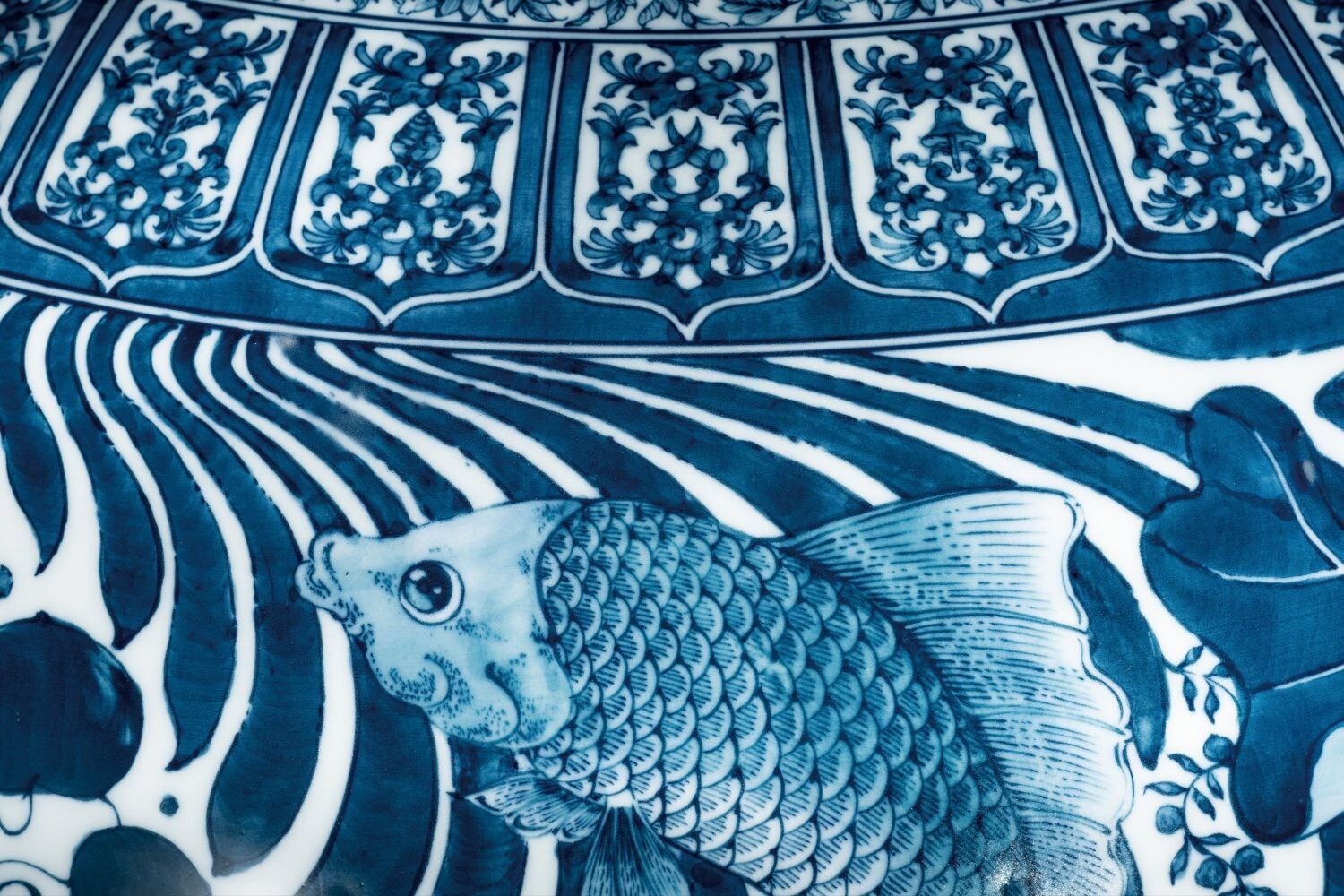 魚藻文沈香壷　葉山有樹　作