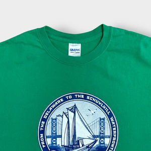 【GILDAN】Delaware Estuary デラウェア・ウォーターフロント 河口 ロゴ プリント Tシャツ 半袖 グリーン LARGE US古着