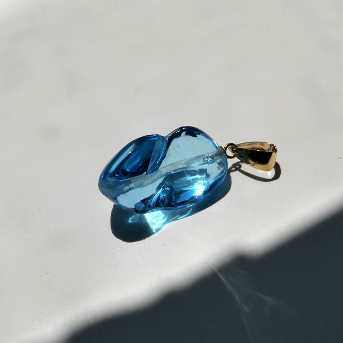 ペンダントトップのみ】ブルーラグーンの雫 ～K18×天然石 ロンドン