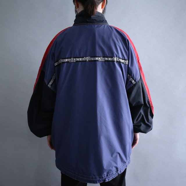 3-tone switching and taping design nylon anorak