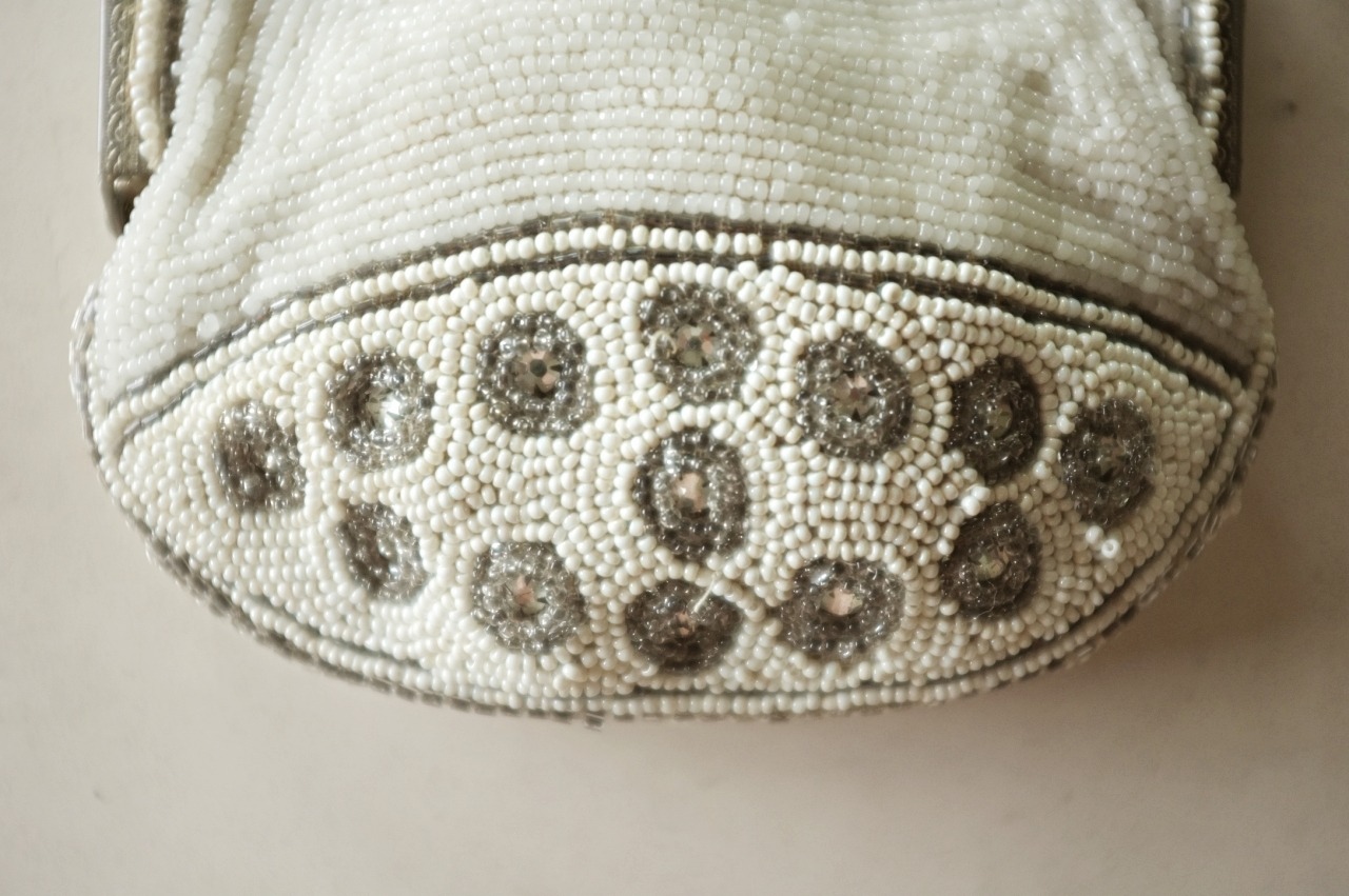 フランス 銀の渦と半透明の球とマイクロビーズのパース ポーチ アンティーク