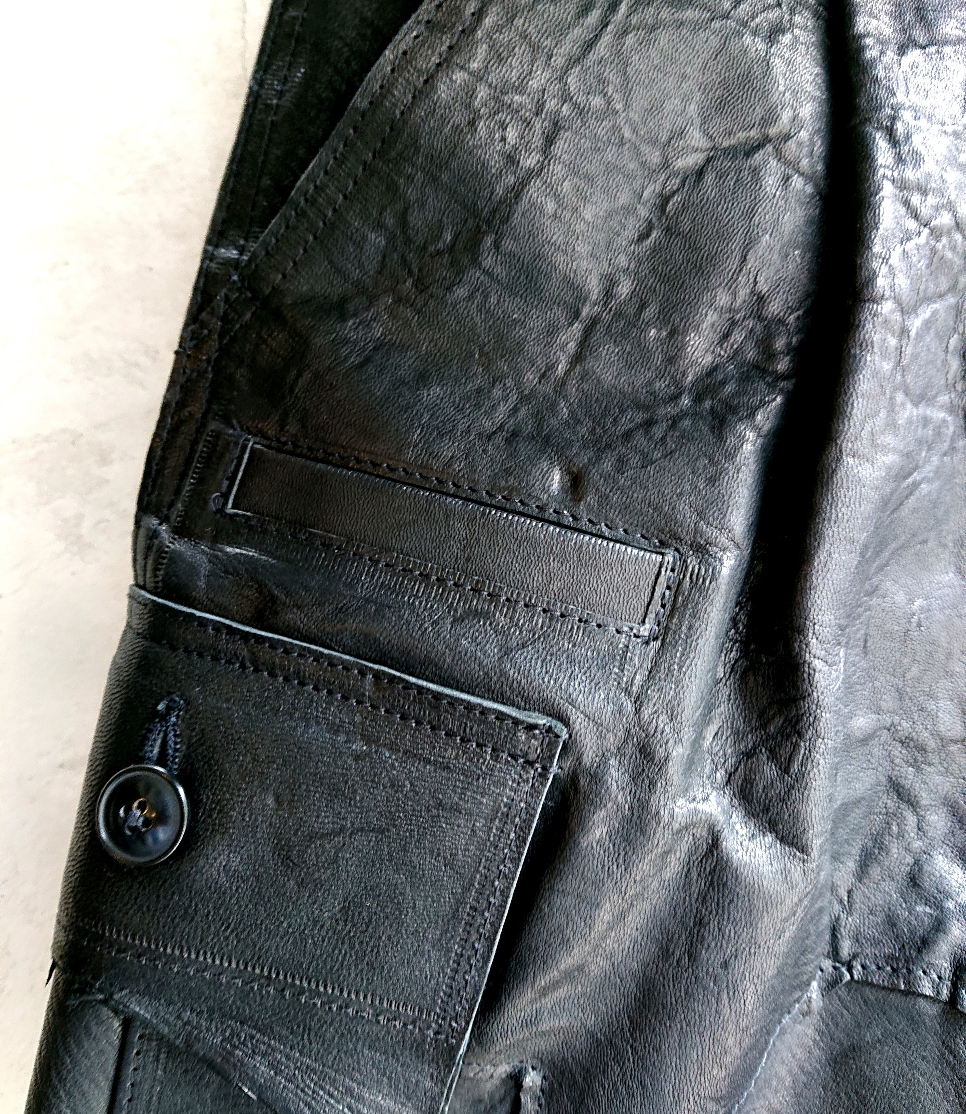GOODKARMA DEVELOPMENT Lather Cargo Shorts LAZY Black Color | BOW
