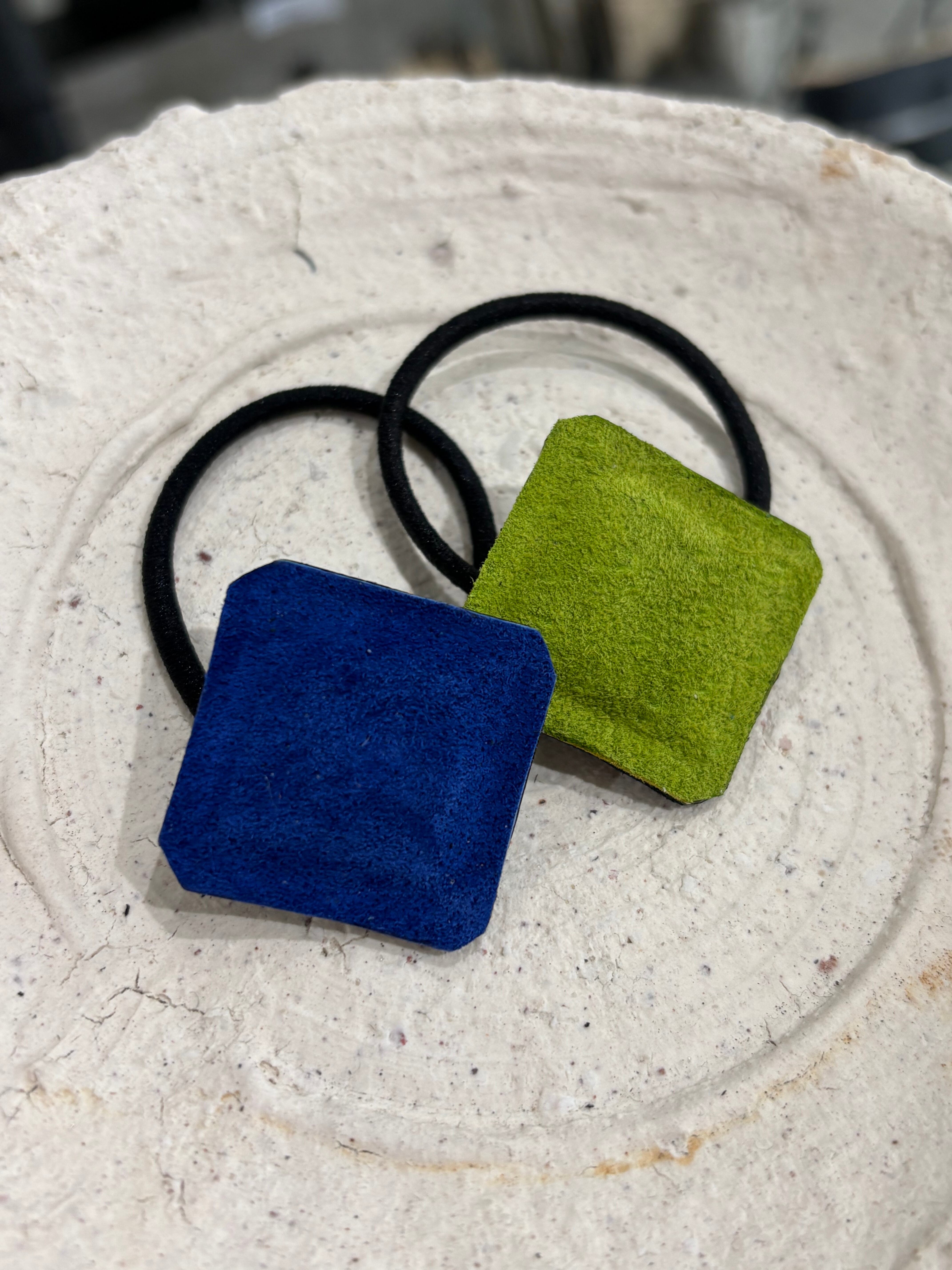 accessory | minority