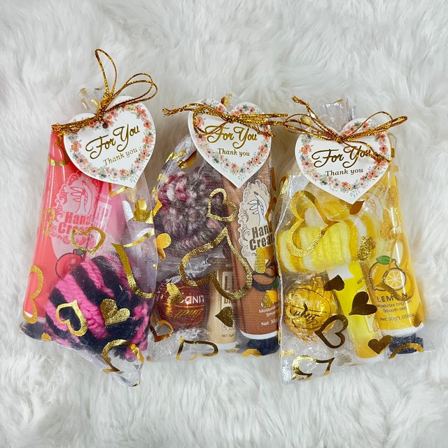 プチギフトにおすすめ‼️ハンドクリーム&リップバーム三つセット☆
