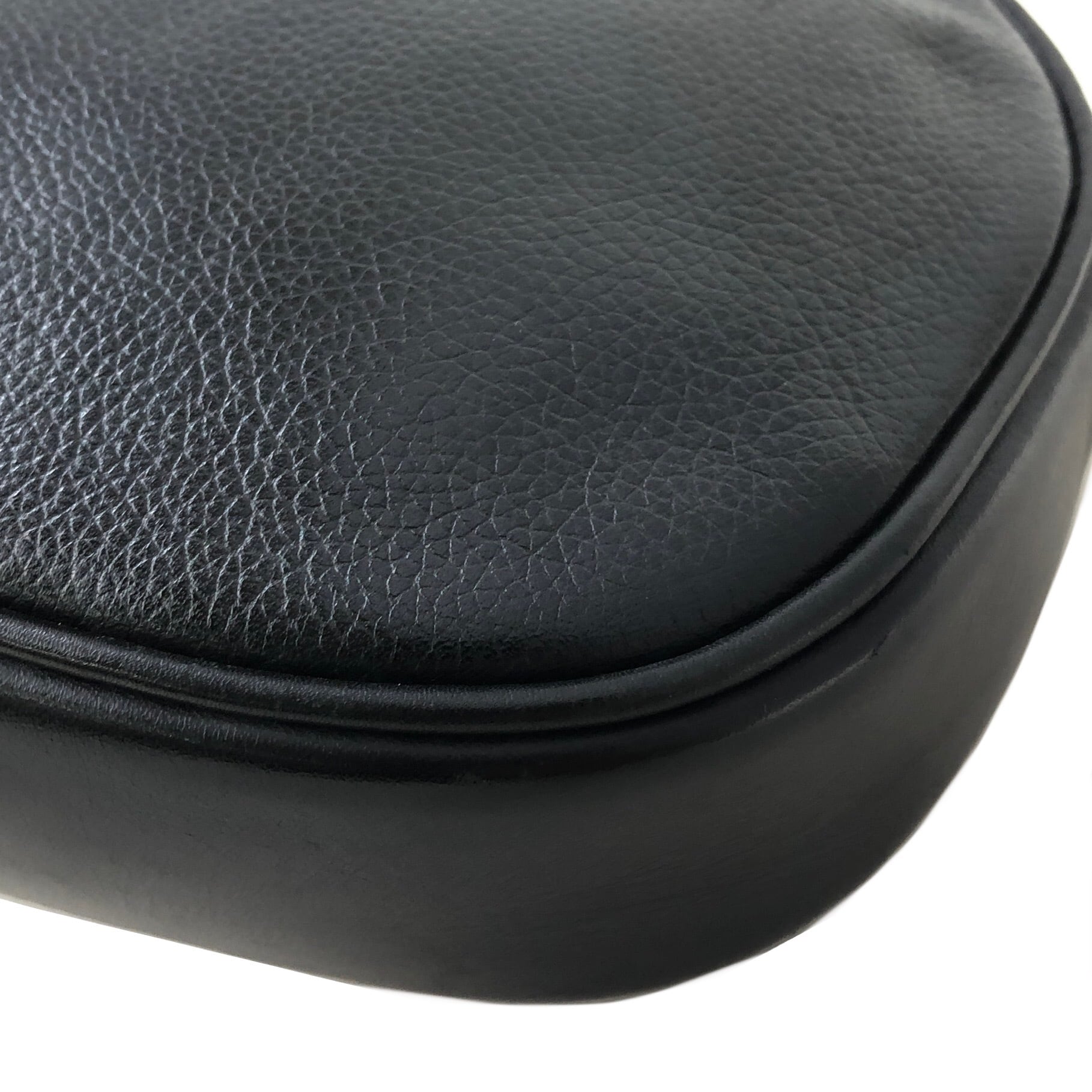 GUCCI グッチ GGロゴ レザー ラウンド ショルダーバッグ ブラック