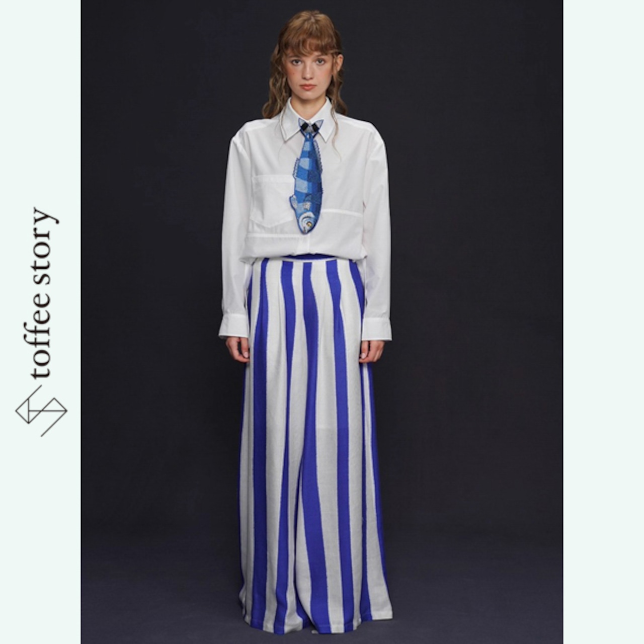 青と白の旋律が踊るワイドパンツ 《C0237》