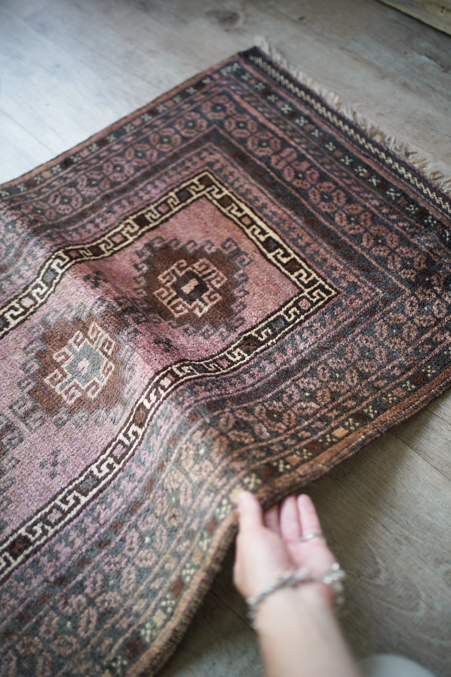 316】Semi Antique Afghan Baluch rug 1940's | ヴィンテージラグ専門