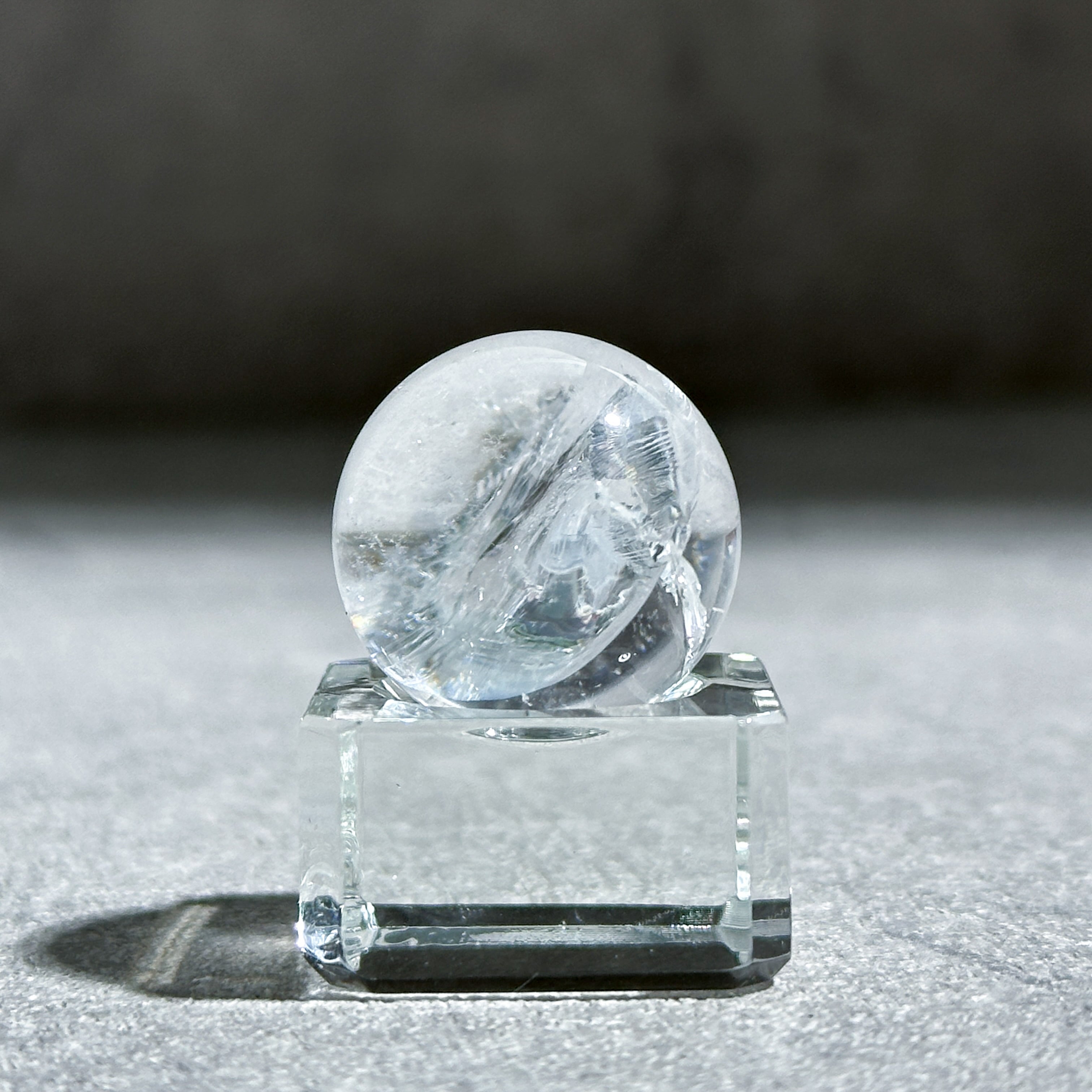 台座付き◎クリア(クラック)クォーツ スフィア84◇ Clear Quartz