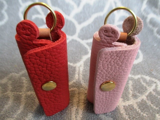 【新作・ピンク系】鍵1本・ちょっと突き出た革キーケース ミニ ゴールドホック