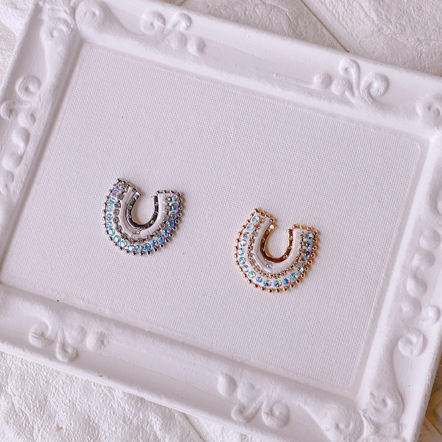 ホースシューラインブローチ