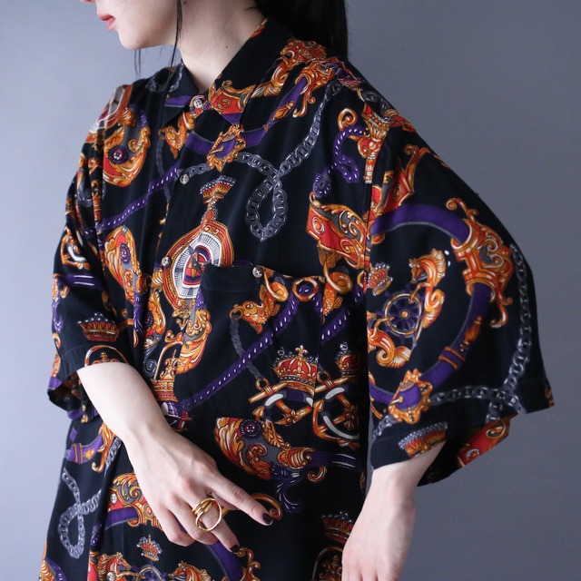 black base scarf full pattern over silhouette h/s shirt