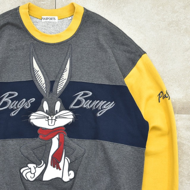 LooneyTunes Bugs Bunny design sweatshirt