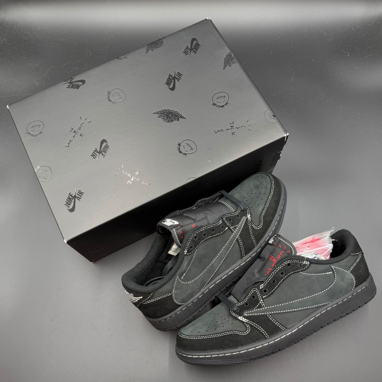 ×TRAVIS SCOTT AIR JORDAN 1 LOW OG SP BLACK PHANTOM DM7866-001