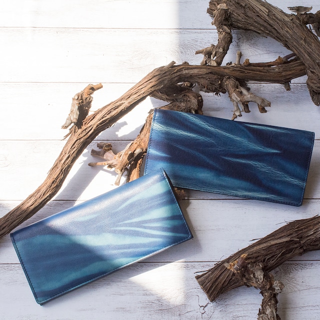 W308　本革　藍染め　絞り　二つ折り財布